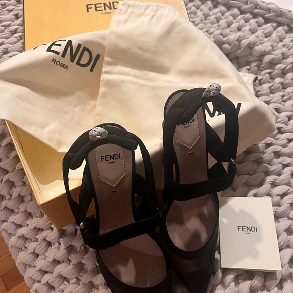 Fendi Colibrì — Black leather and mesh slingbacks medium heel. AUTHENTIC FENDI - Picture 9 of 13